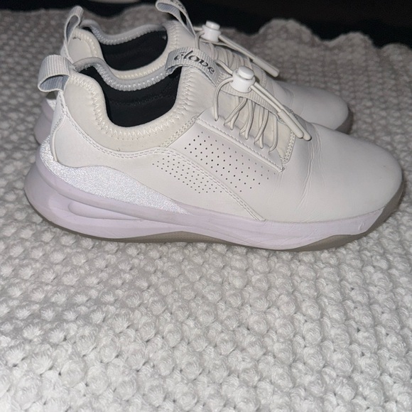 CLOVE NURSING SHOES - Picture 1 of 7